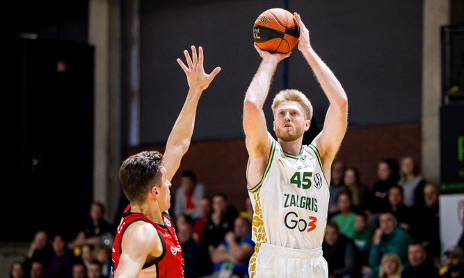 Žiniasklaida: „Žalgiris“ ir toliau mokės dalį atlyginimo B. Manekui